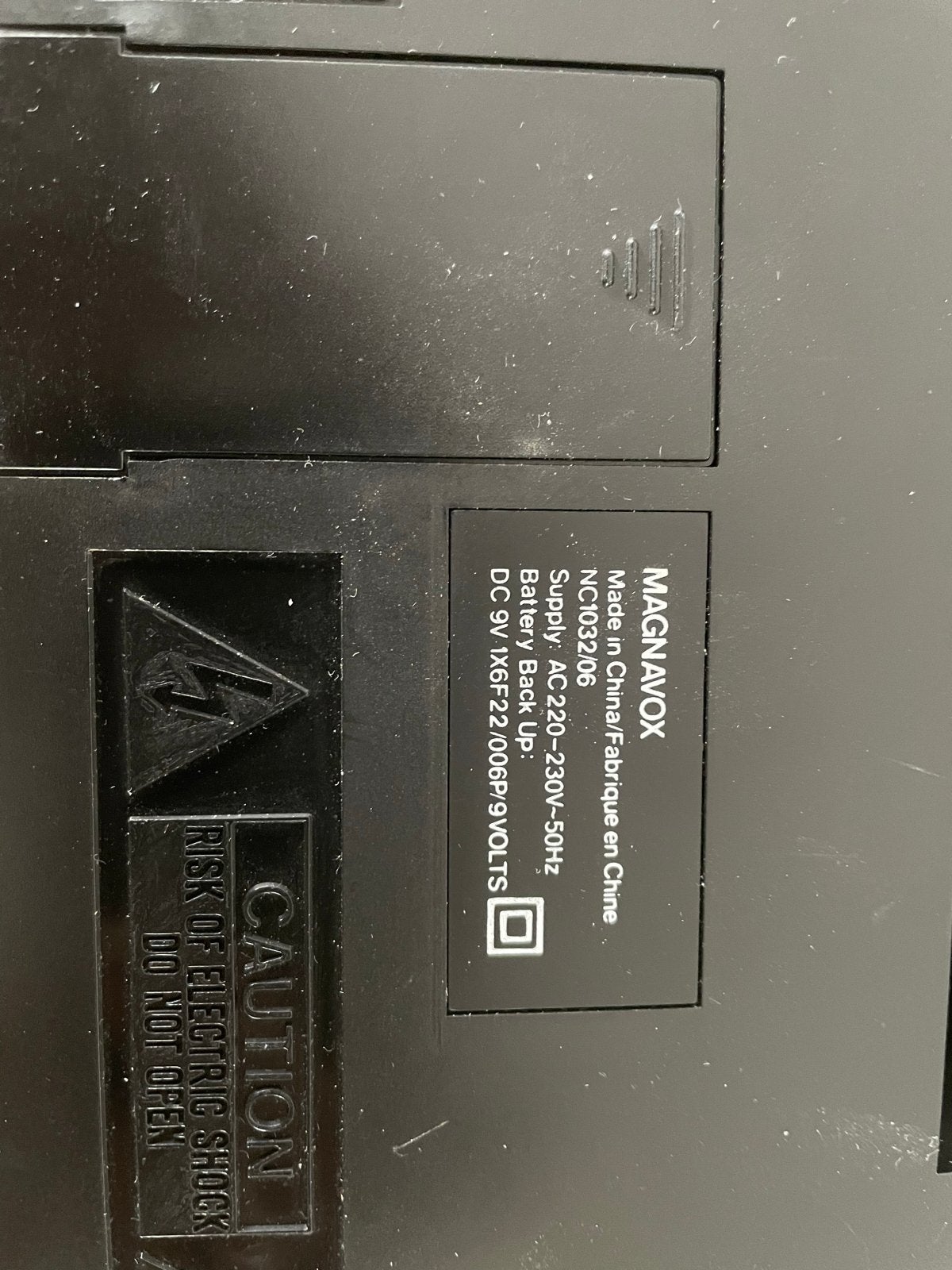 Magnavox FM/MW Radio Wekker met LED Display, Ophalen of Verzenden, Gebruikt, Radio
