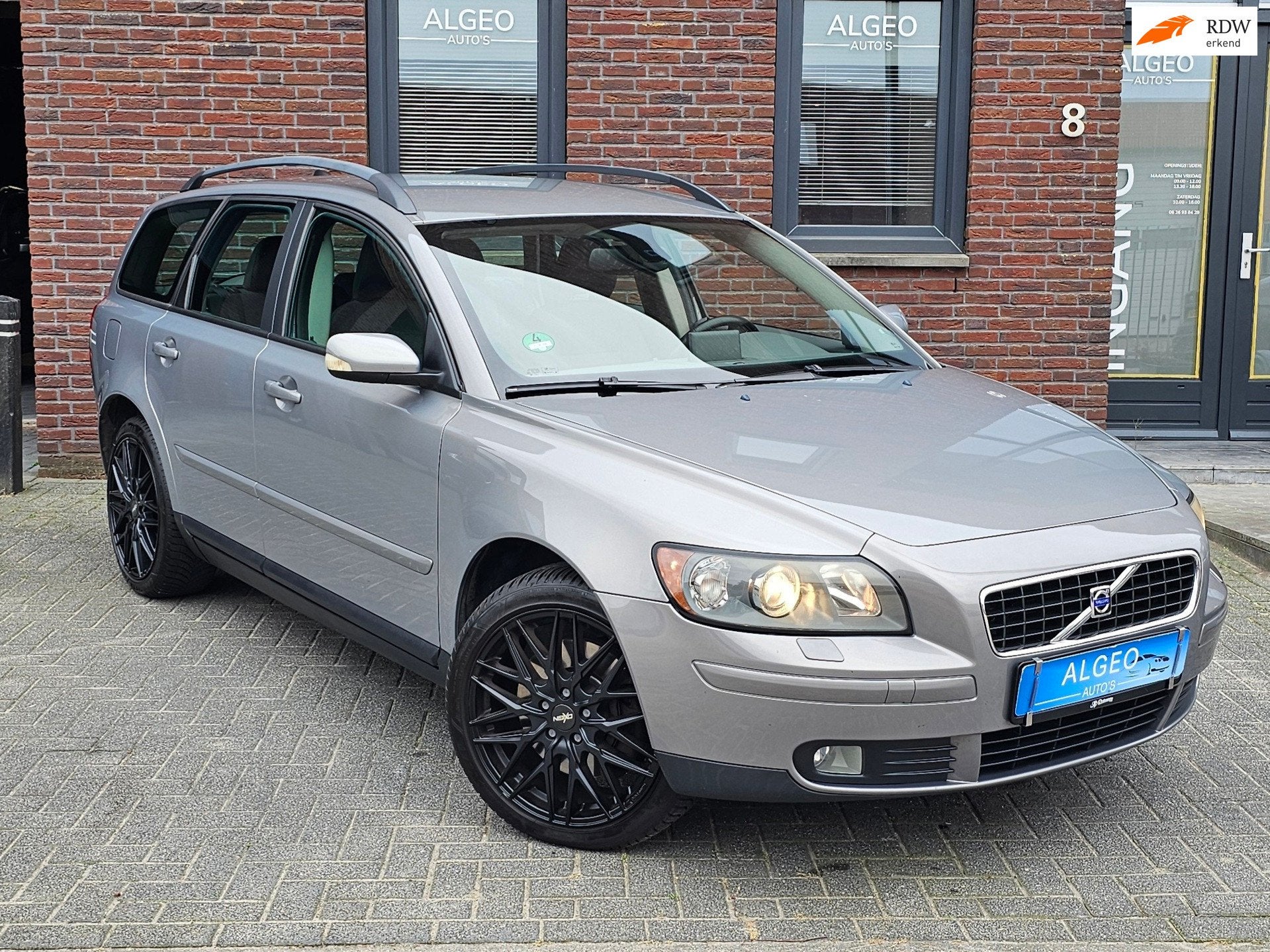 Volvo V50 2.5 T5 AWD Momentum, Gebruikt, Leder en Stof, 2521 cc, 10 km/l