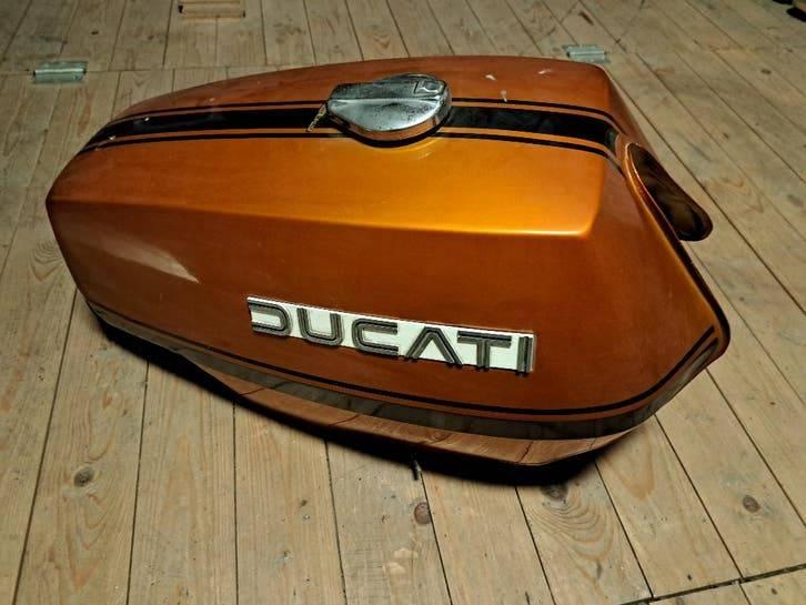Bevel Ducati 860 900GTS onderdelen  €230 tank + spatbord, Motoren, Ophalen of Verzenden, Gebruikt