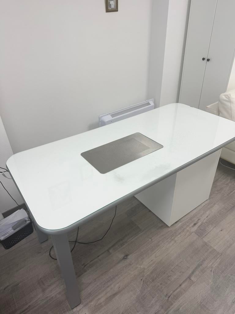 Nageltafel inclusief ingebouwde afzuiging, Ophalen of Verzenden, Gebruikt