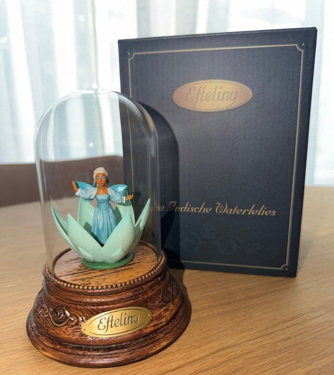 Efteling Indische Waterlelie Premium Souvenir 2026, Verzamelen, Ophalen of Verzenden, Nieuw, Beeldje of Poppetje
