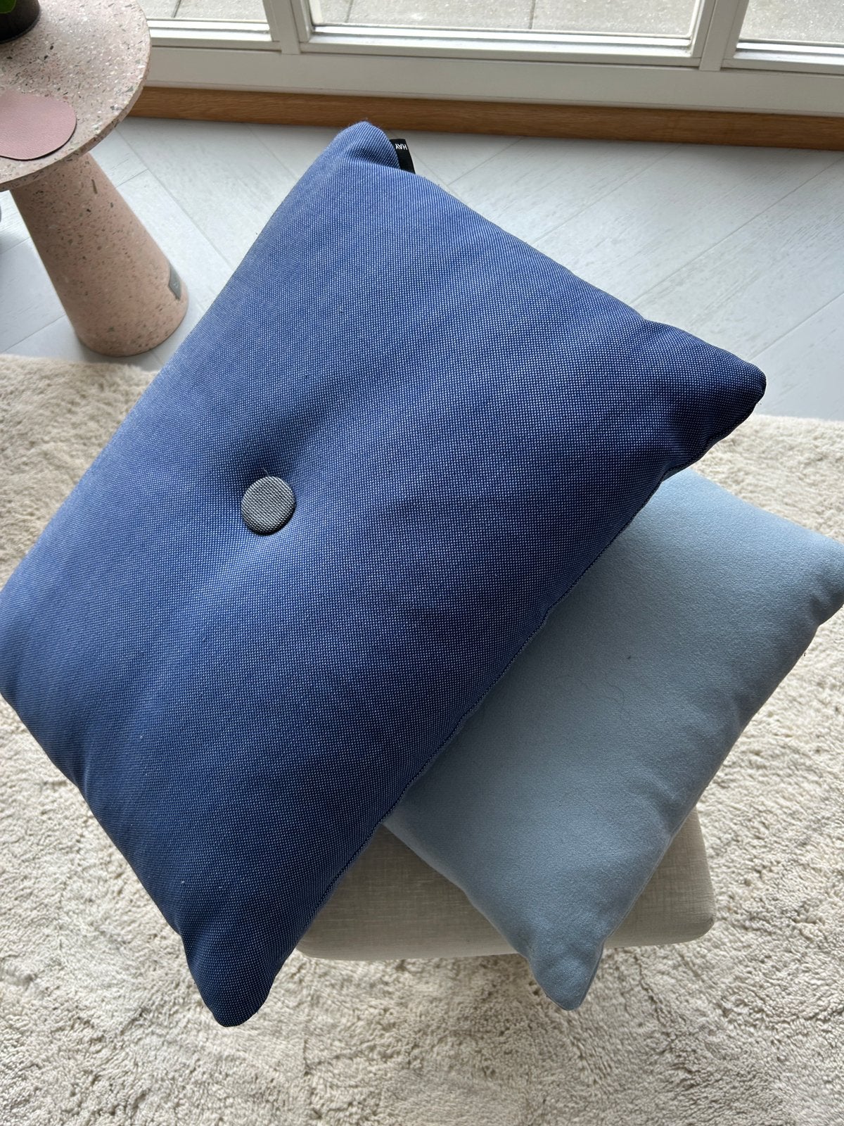 Kussen dot Hay in lichtblauw en royal blue, Huis en Inrichting, Woonaccessoires | Kussens, Zo goed als nieuw, Blauw, Rechthoekig