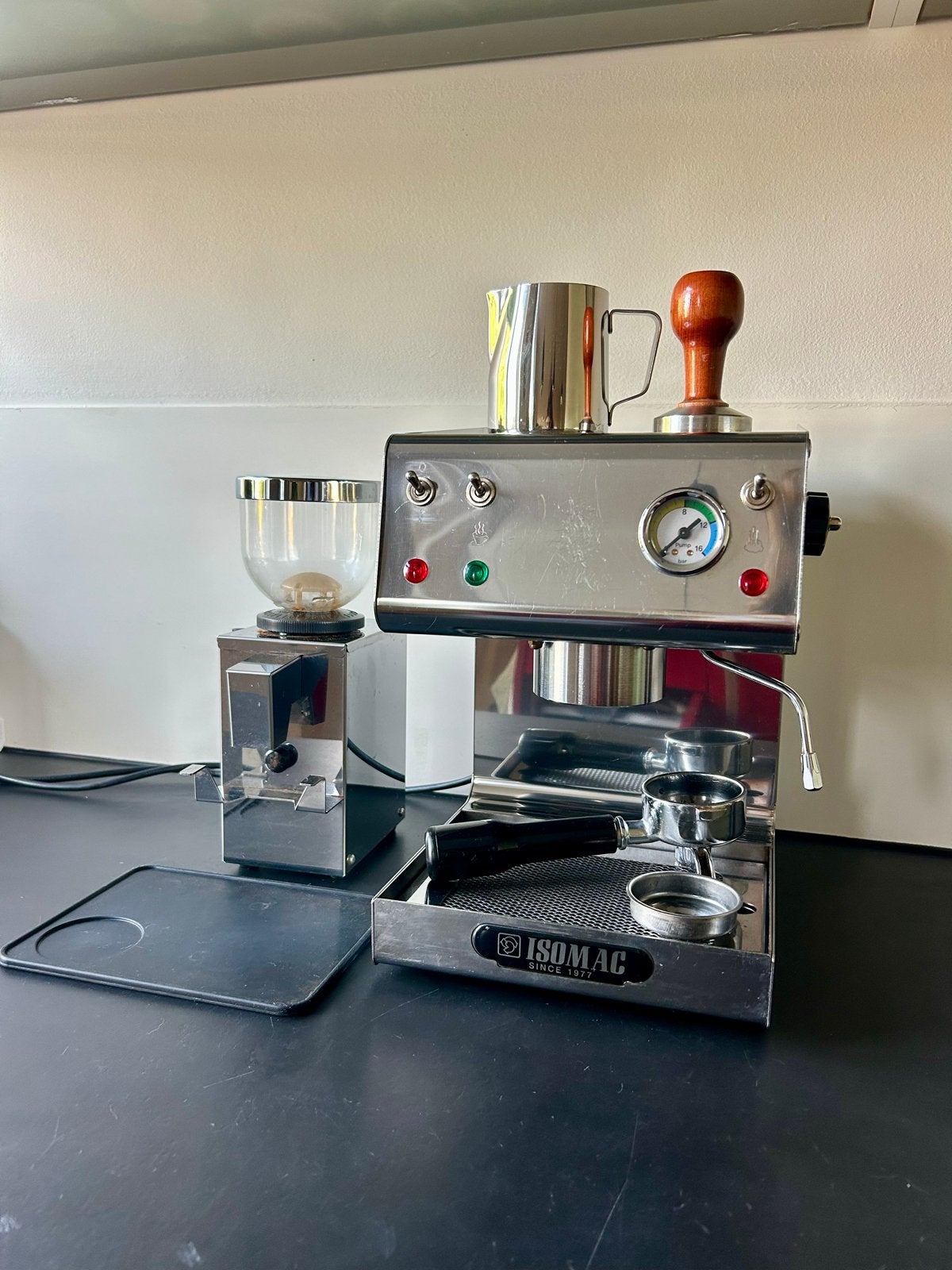Isomac Maverick Espressoapparaat met bonenmaler, Witgoed en Apparatuur, Koffiezetapparaten, Stoompijpje, Gebruikt, Espresso apparaat