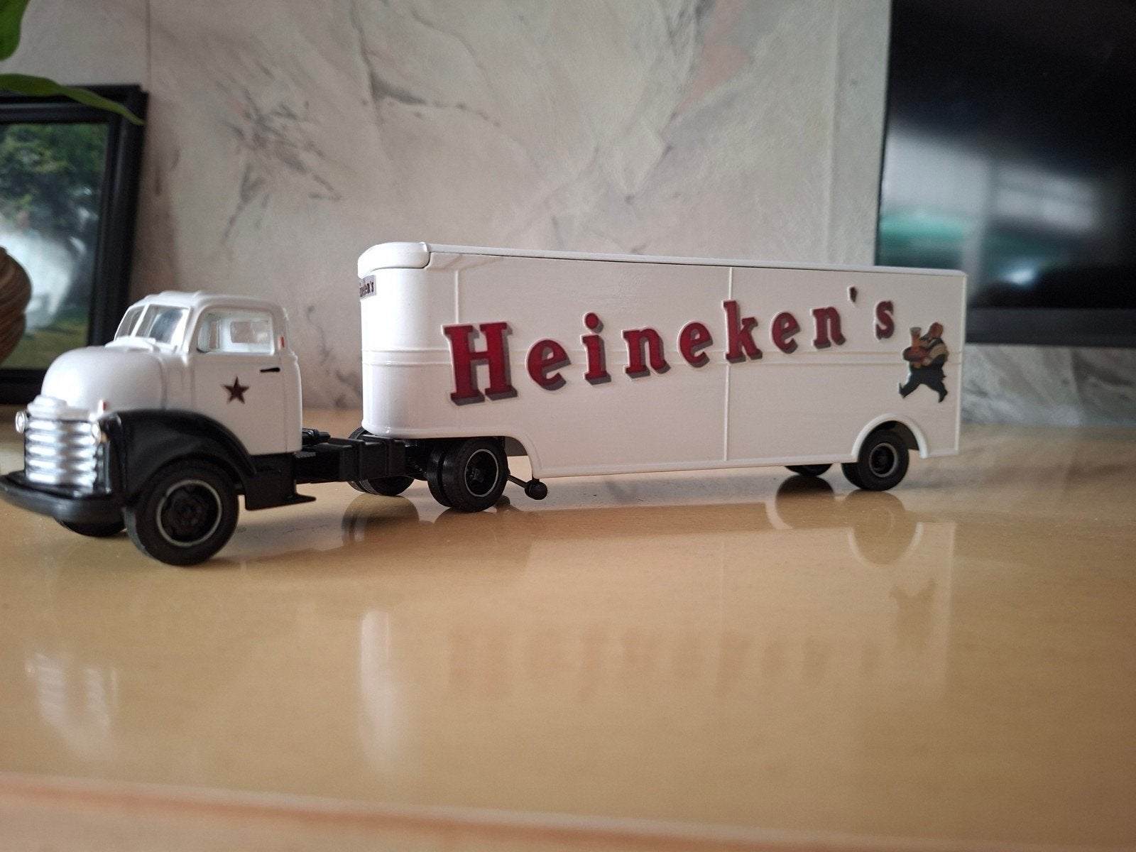 Heineken' s bier truck, Hobby en Vrije tijd, Ophalen of Verzenden, Bus of Vrachtwagen