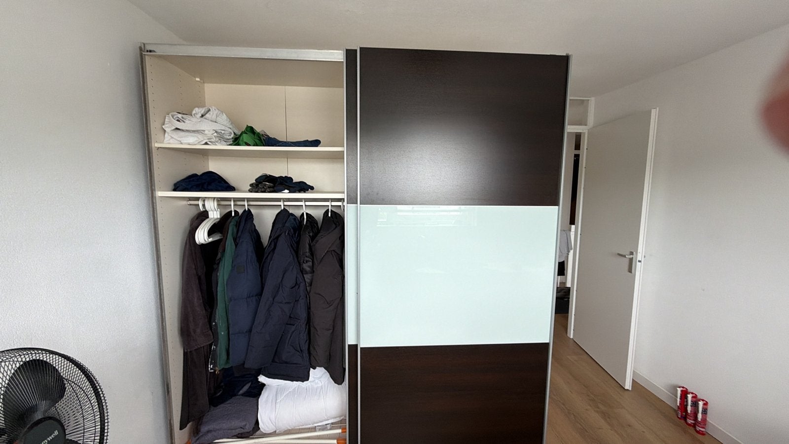 Grote kledingkast met schuifdeuren en veel opbergruimte, Huis en Inrichting, Ophalen, Gebruikt, 200 cm of meer, 150 tot 200 cm