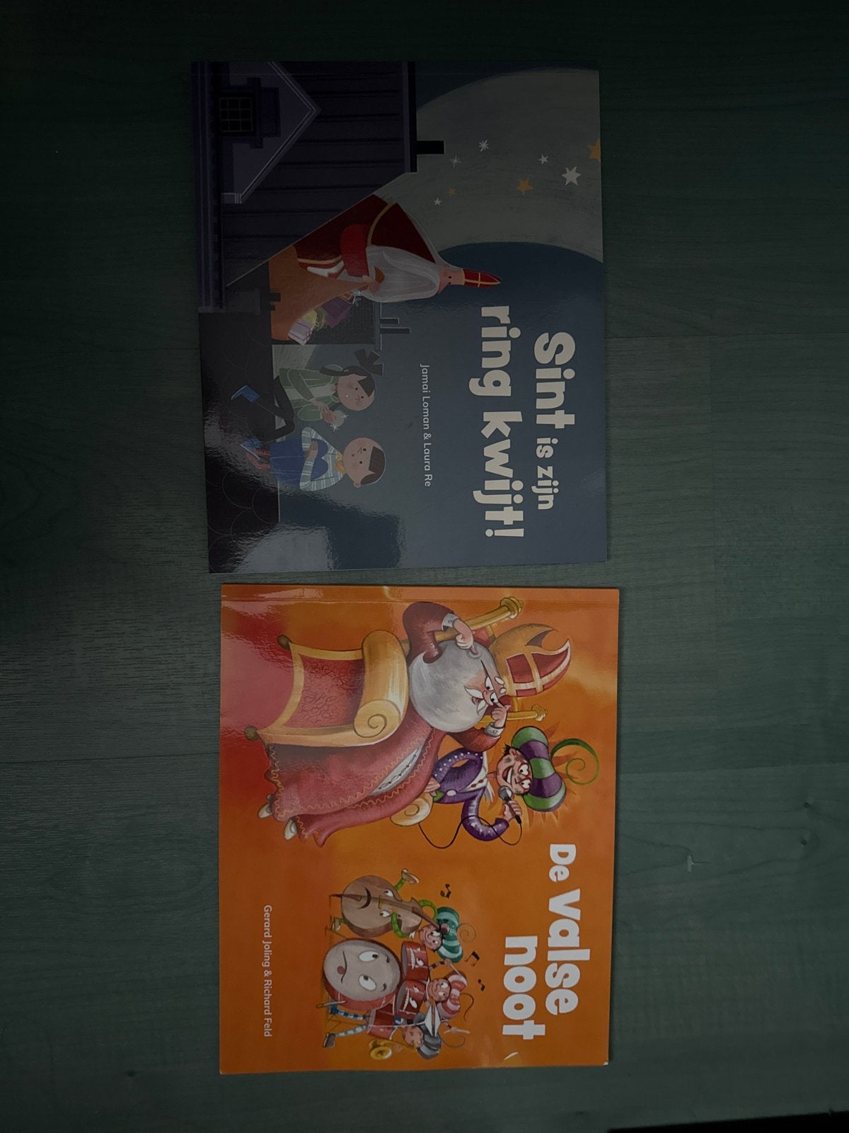 Sinterklaas boeken: 'Sint is zijn ring kwijt!' & 'De valse n, Ophalen of Verzenden, Zo goed als nieuw, Fictie algemeen
