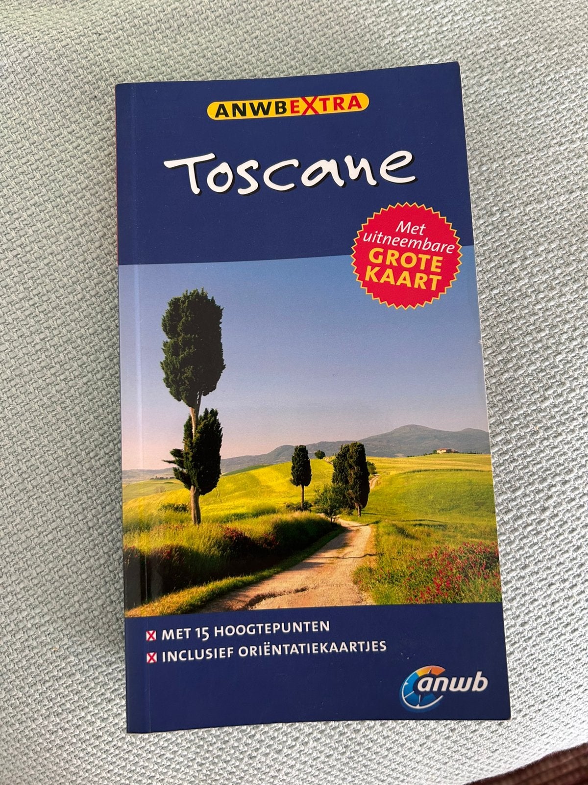 Christoph Hennig - Toscane anwb reisgids met grote kaart, Christoph Hennig, Europa, Ophalen of Verzenden, Zo goed als nieuw