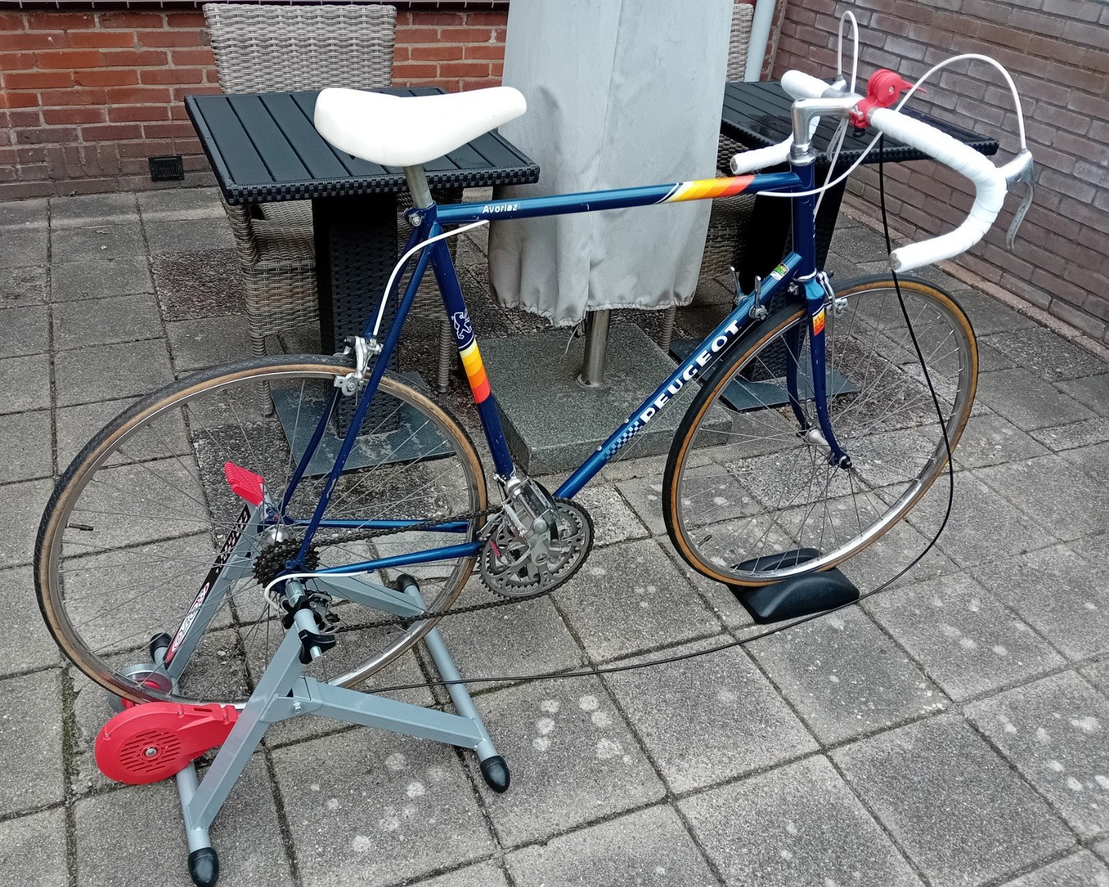 Peugeot Avoriaz inclusief binnen trainer., 28 inch, Gebruikt, Velgrem, 61 tot 65 cm