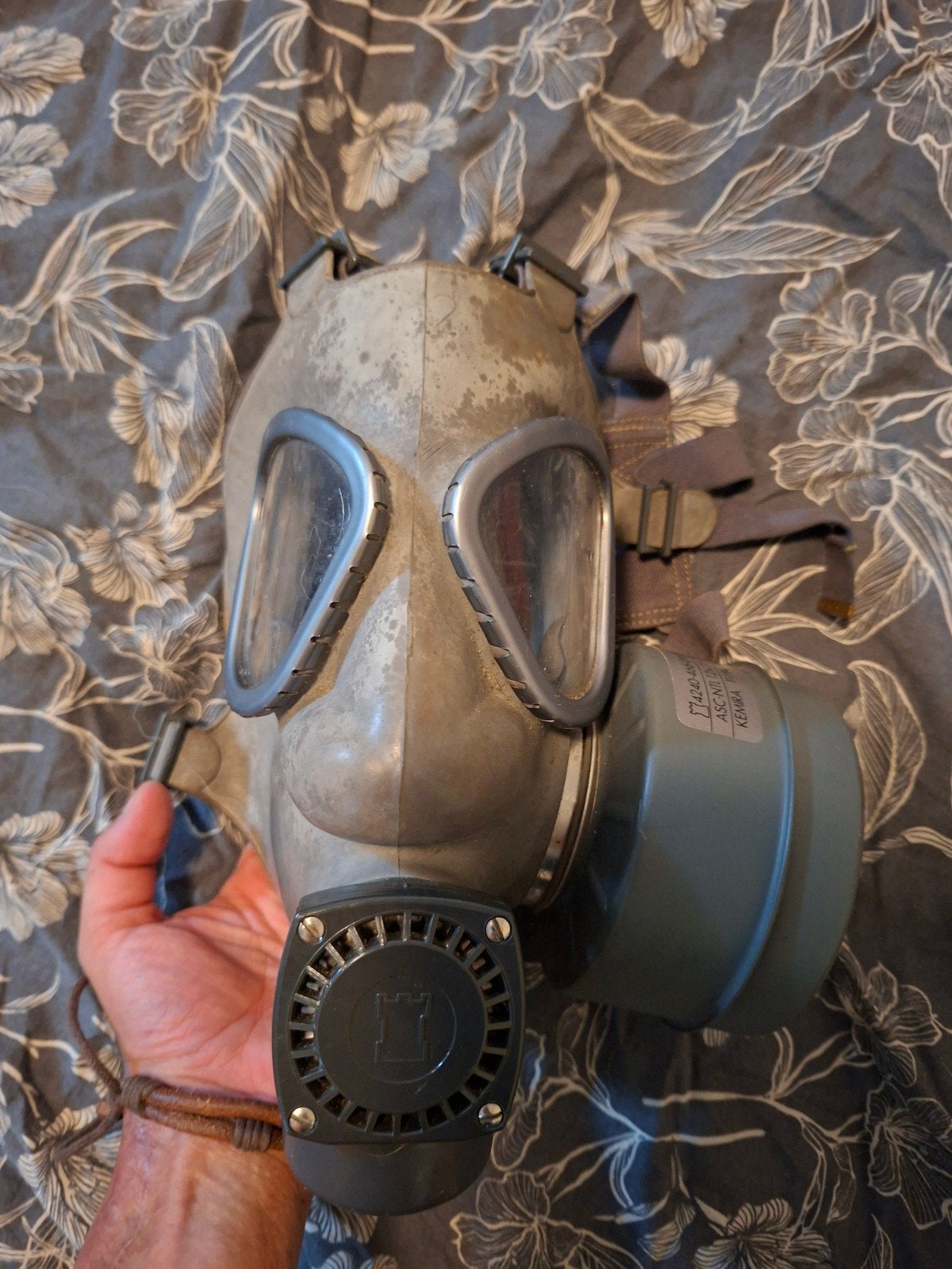 Gasmasker, Ophalen