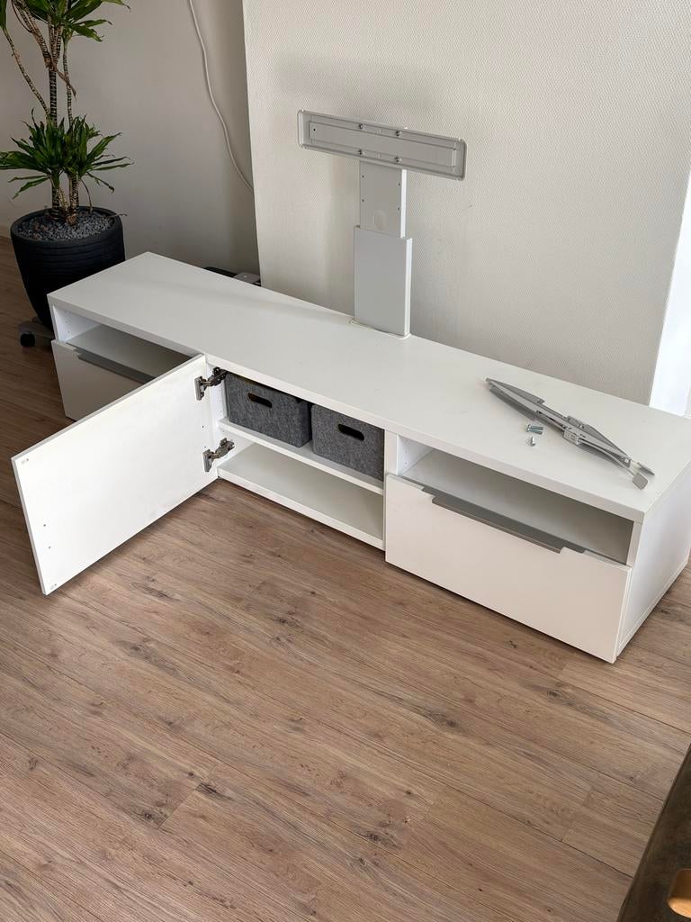 Ikea Besta TV Meubel met TV Ophangbeugel, Ophalen, Overige materialen, Gebruikt, 100 tot 150 cm