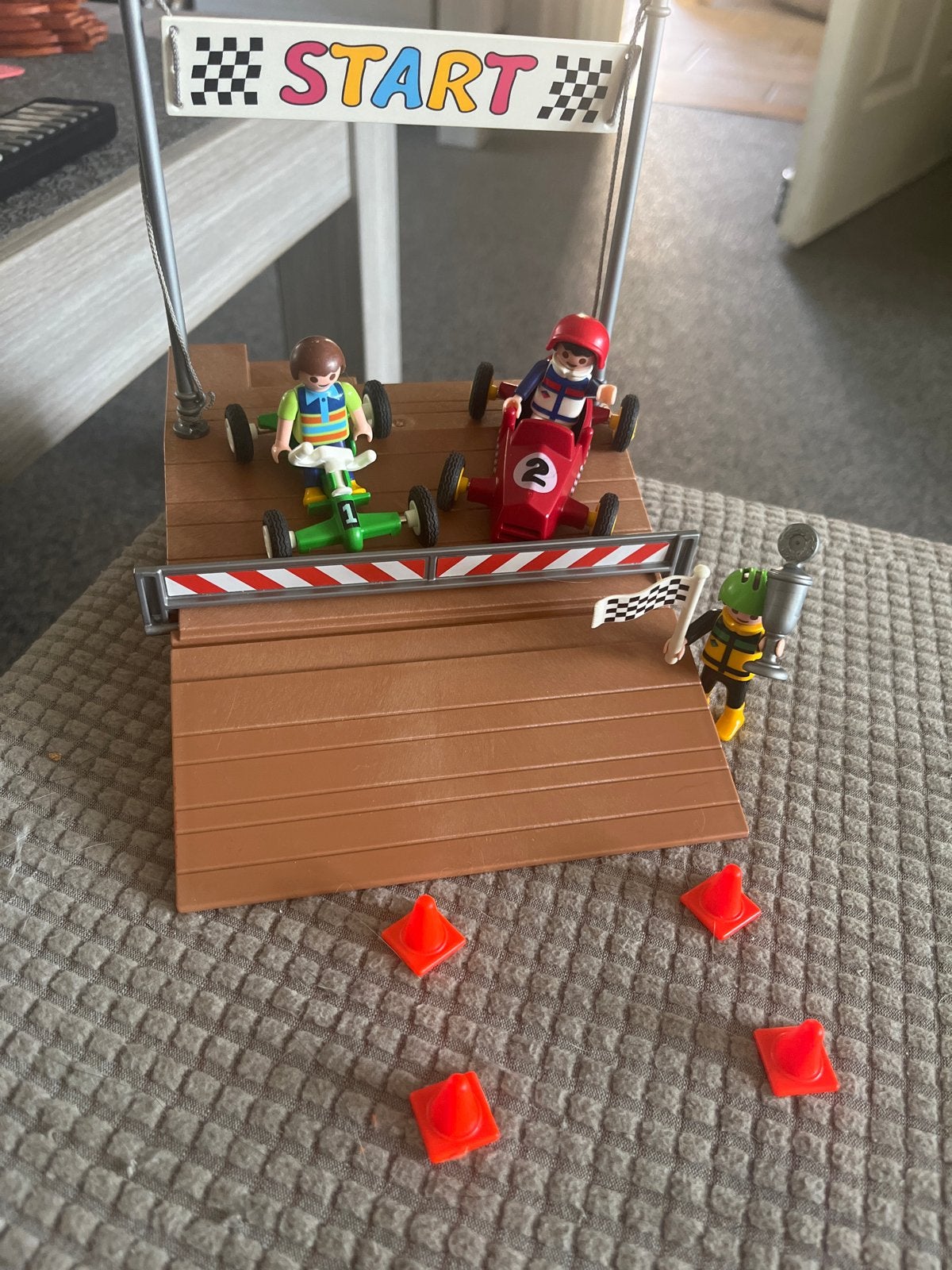 Playmobil Racebaan met Karts en Figuren - Zo goed als nieuw, Complete set, Voertuig, Ophalen of Verzenden, Zo goed als nieuw