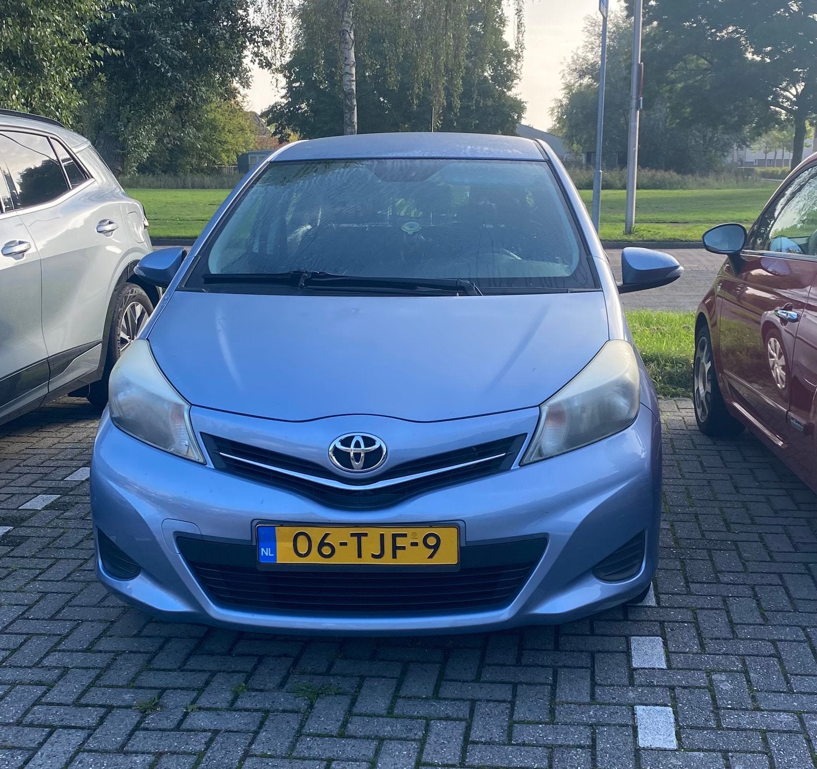Toyota Yaris 1.0 12V Vvt-i 5DR 2012 Blauw, Auto's, 527 kg, 40 €/maand, 750 kg, Blauw