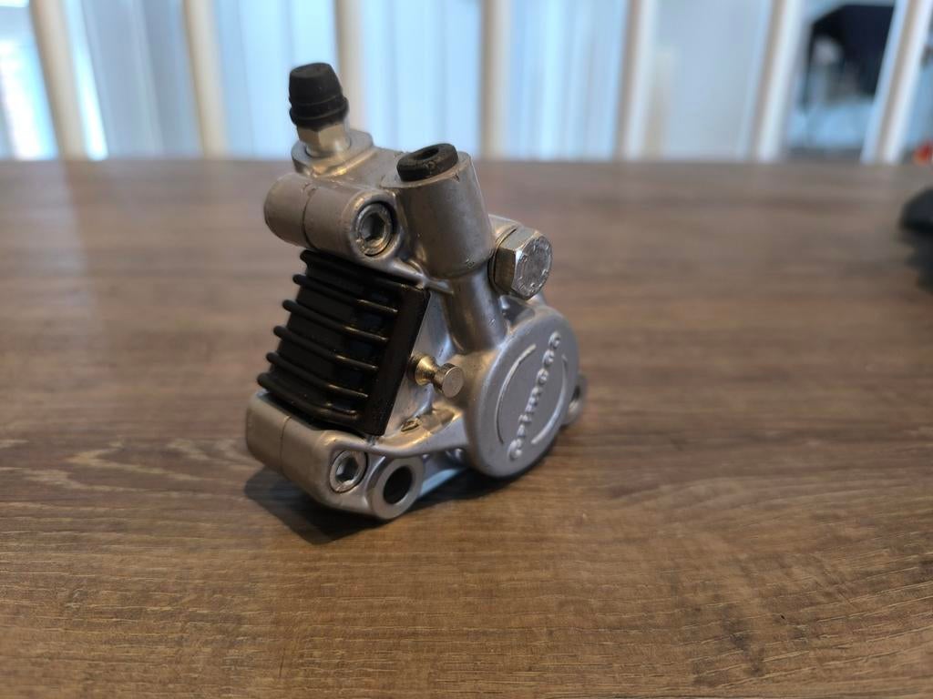 NIEUW NOS Originele Remklauw Grimeca Malaguti Firefox F15, Fietsen en Brommers, Brommeronderdelen | Scooters, Ophalen of Verzenden