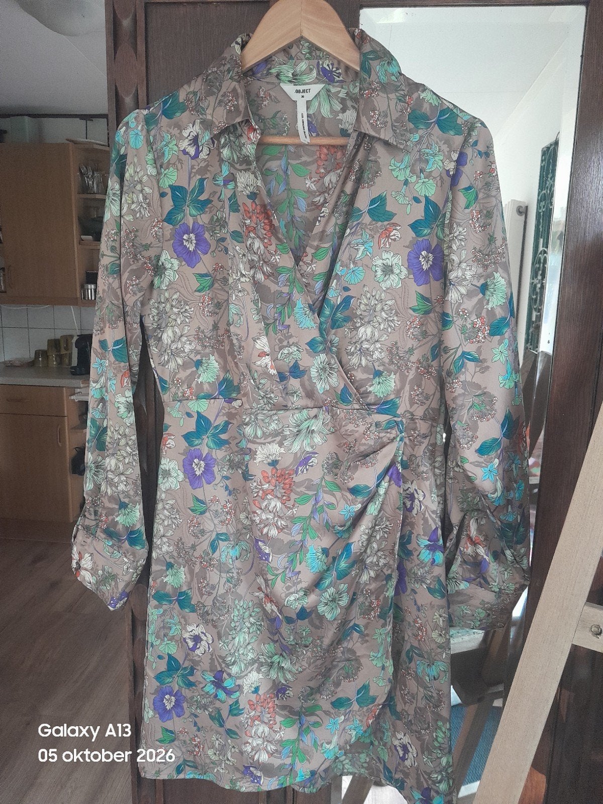 Object jurk met bloemenprint - Maat 36 (S), Kleding | Dames, Beige, Object, Ophalen of Verzenden, Zo goed als nieuw
