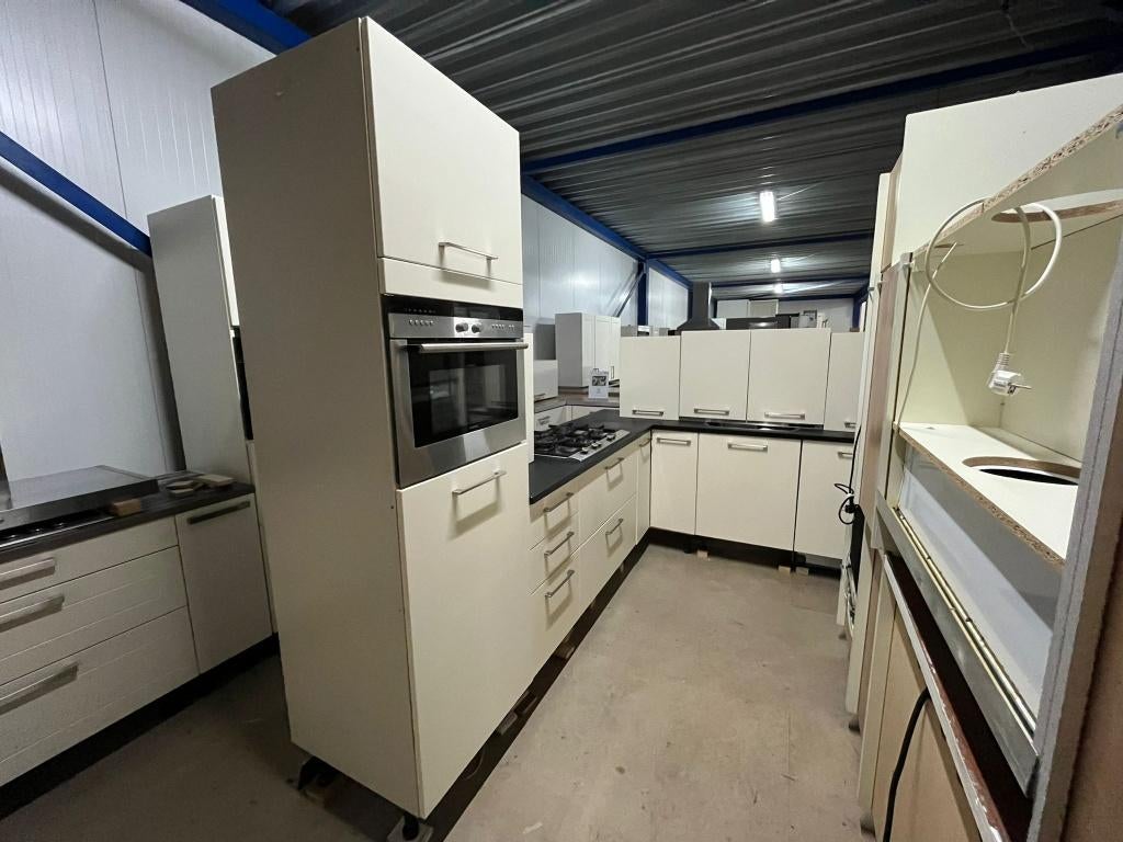 Keuken Compleet met APP 120Keukens op voorraad Nr. 2773, Ophalen of Verzenden, Zo goed als nieuw, Hoekkeuken, Met kookeiland