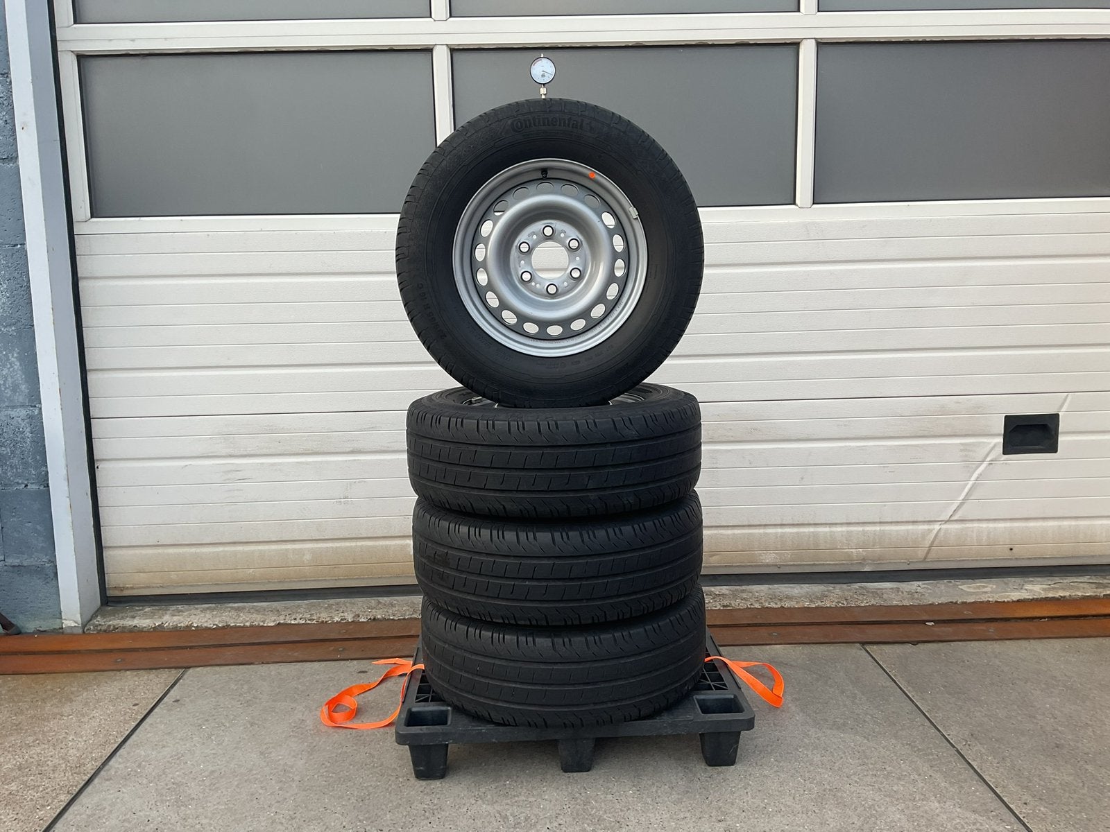 Mercedes - Sprinter. V.W. - Crafter  Zomerset  235 - 65 - 16, Ophalen, Bestelwagen, 16 inch, Banden en Velgen