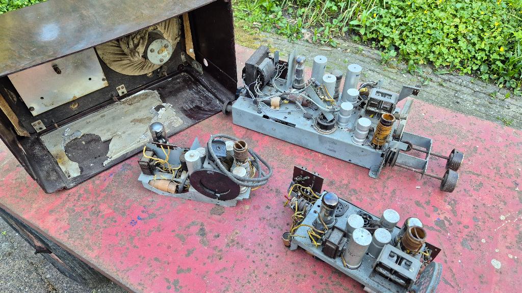 Diverse radio sloop chassis, Ophalen