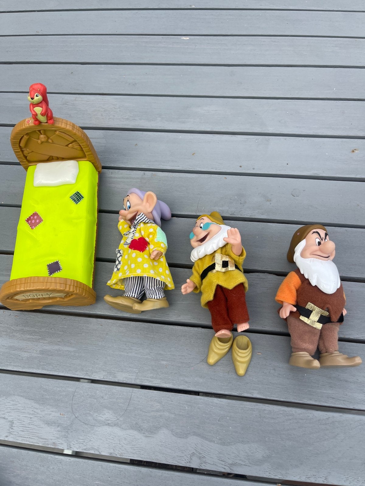 Sneeuwwitje en de Zeven Dwergen figuren met bed, Verzamelen, Ophalen of Verzenden, Gebruikt