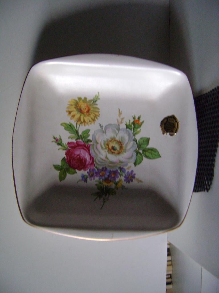 Flora keramiek Gouda vierkant schaaltje met bloemendecoratie, Antiek en Kunst, Ophalen of Verzenden