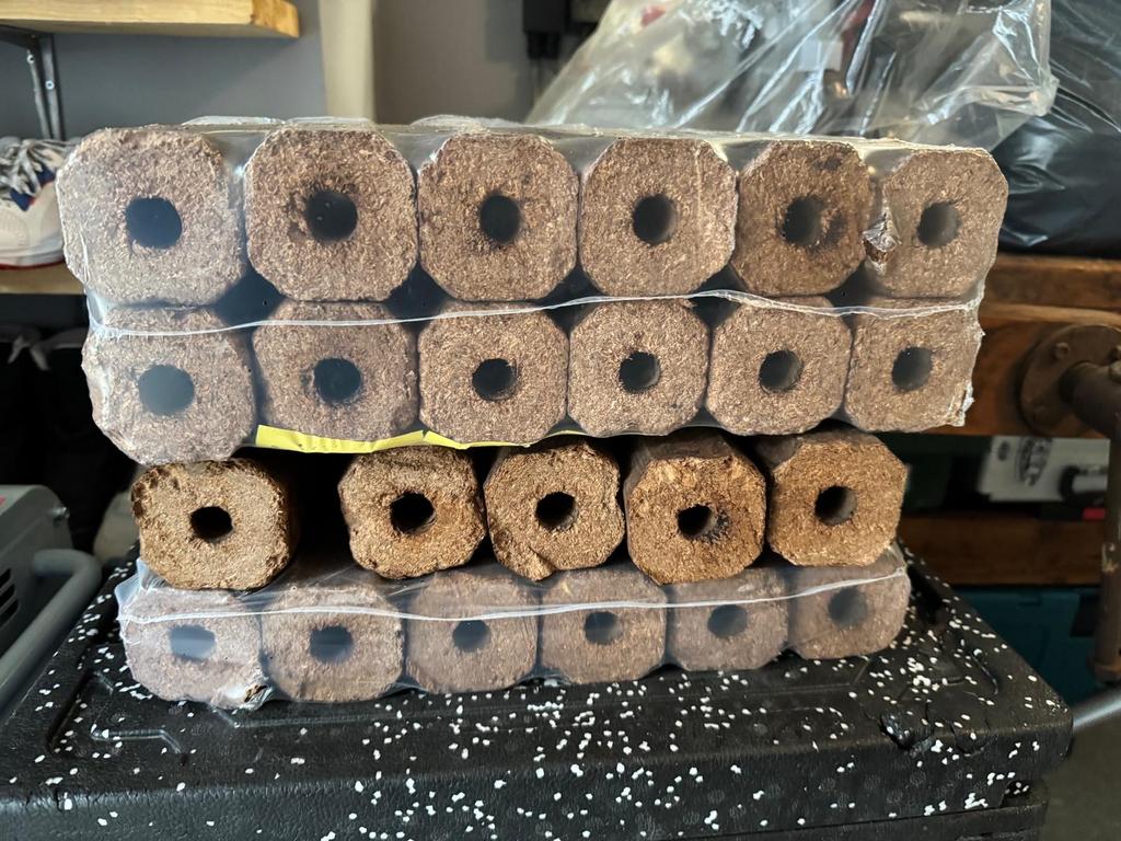 Houtbriketten voor kachel of open haard, Minder dan 3 m³, Ophalen, Overige houtsoorten, Blokken
