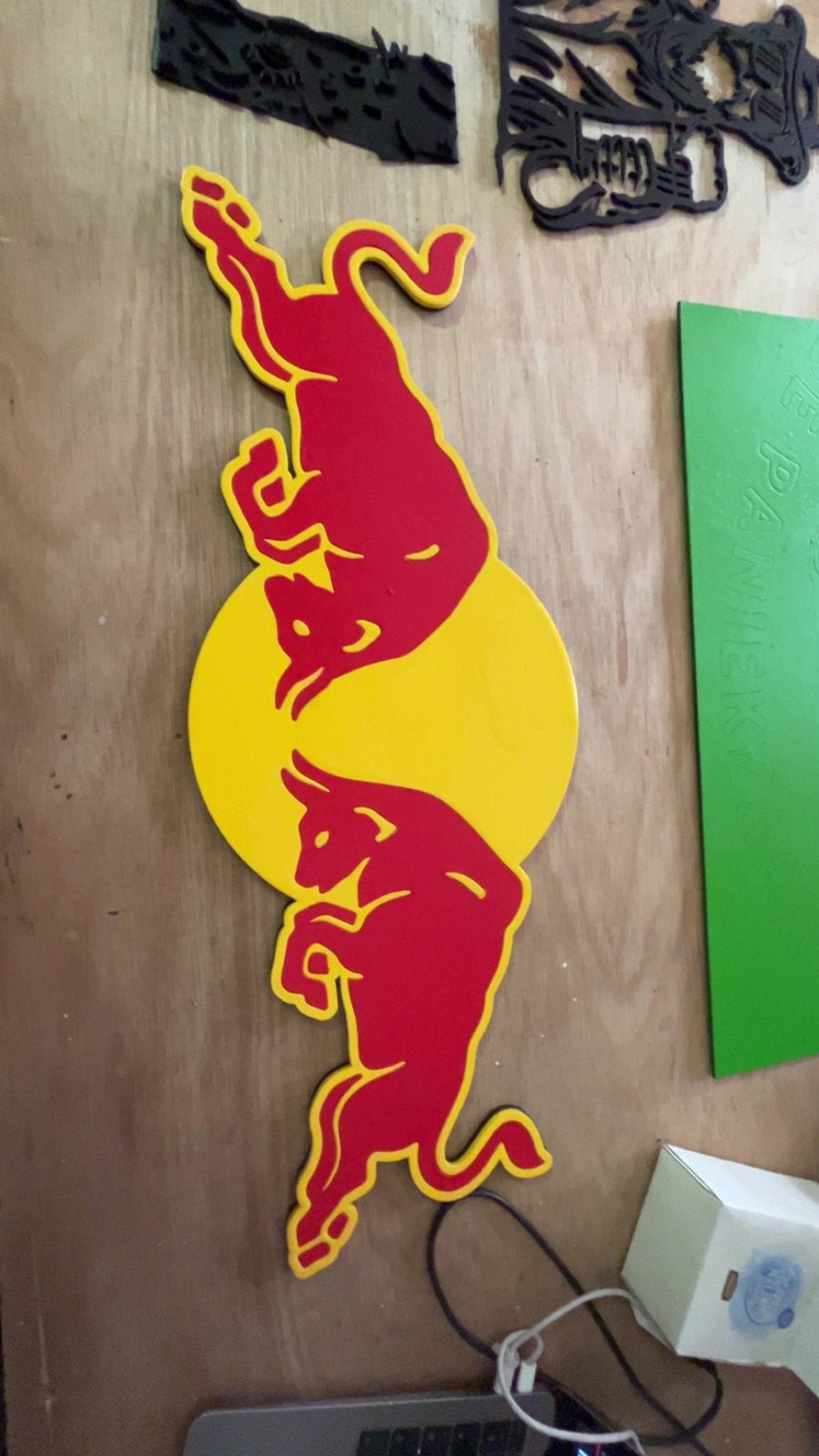 Houten Redbull Bord, Verzamelen, Merken en Reclamevoorwerpen, Ophalen of Verzenden, Nieuw, Reclamebord