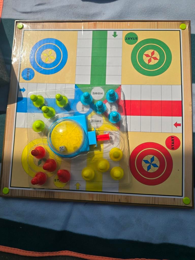 Ludo Bordspel met dobbelsteenmechanisme, Drie of vier spelers, Ophalen, Gebruikt
