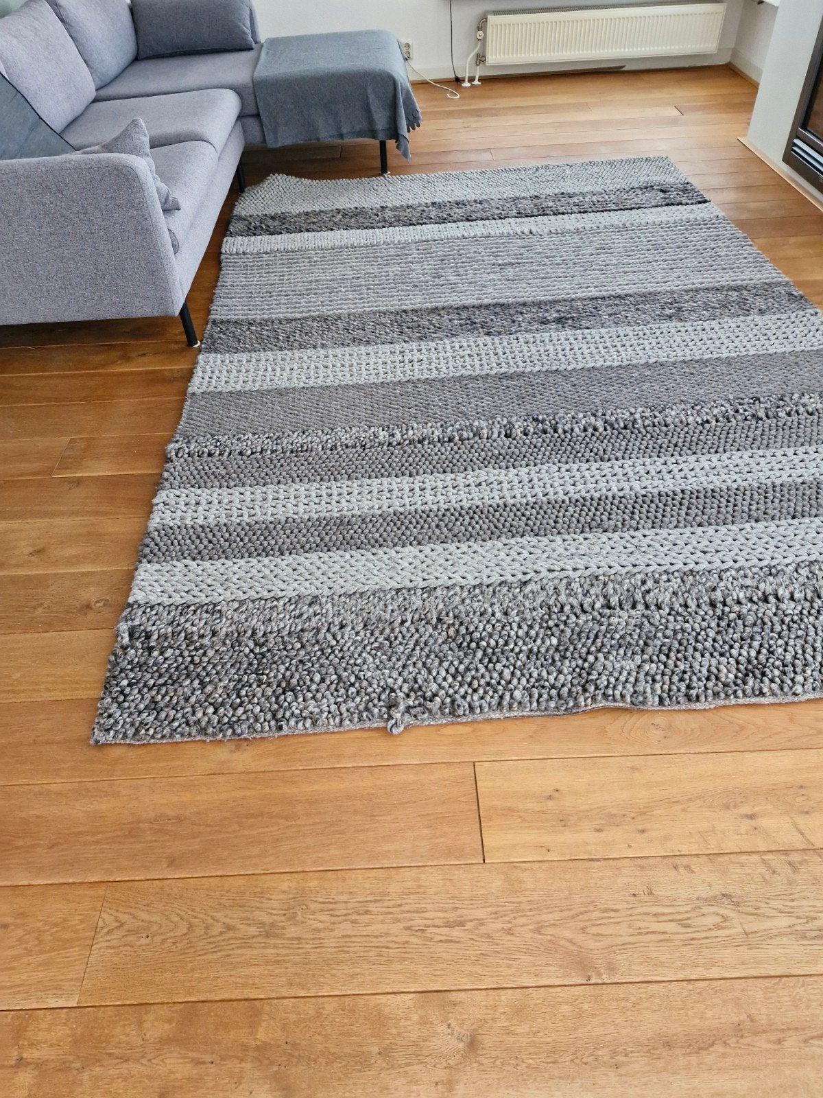 Te koop aangeboden  zuiver wollen vloerkleed, Ophalen, 150 tot 200 cm, 200 cm of meer, Grijs
