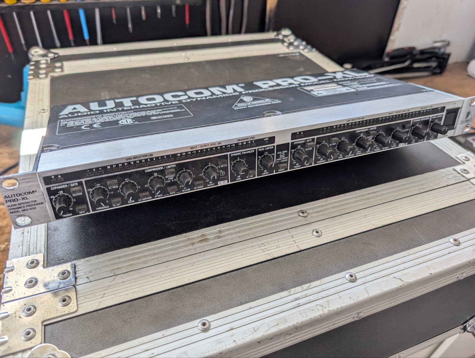 Behringer MDX1600 Autocom Pro-XL Compressor/Limiter, Muziek en Instrumenten, Ophalen of Verzenden, Gebruikt, Minder dan 5 kanalen