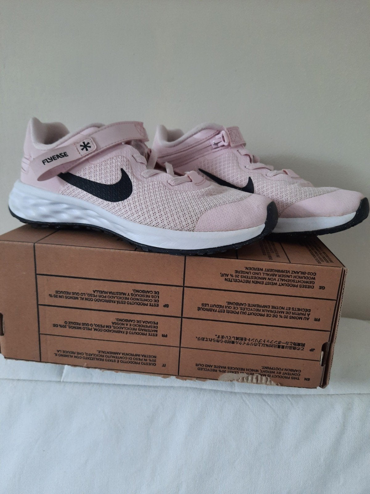 Nike Revolution 6 FlyEase NN maat 33, Meisje, Sportschoenen, Nieuw, Ophalen of Verzenden