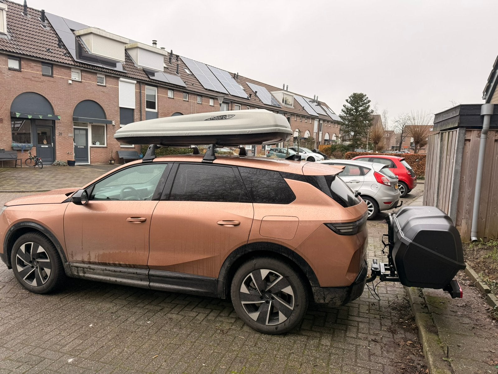 Hapro dakkoffer 370L te huur + dakdragers, Ophalen, Gebruikt