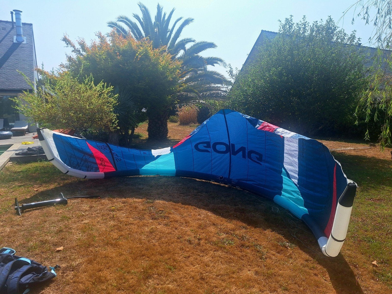 Nieuwe strutless 13m, perfecte lichtweerkite, Watersport en Boten, Kitesurfen, Geen board, Ophalen, Zo goed als nieuw