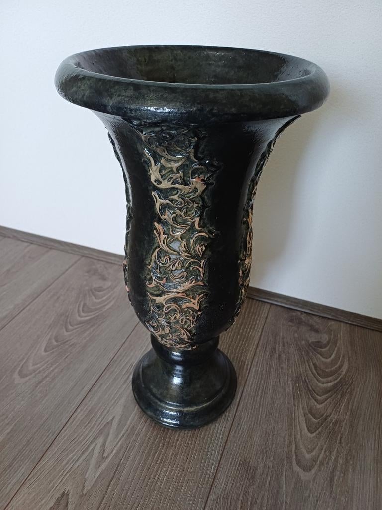 Robuuste Zwarte Vaas met Reliëf van PTMD - 40 cm Hoog, Ophalen, Zwart, Aardewerk of Porselein, Zo goed als nieuw