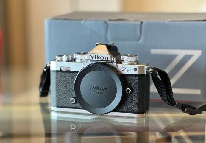Nikon Zfc body (1.847 clicks) Z fc BTW artikel, Kantelbaar/draaibaar scherm, Ophalen of Verzenden, Zo goed als nieuw, USB-kabel