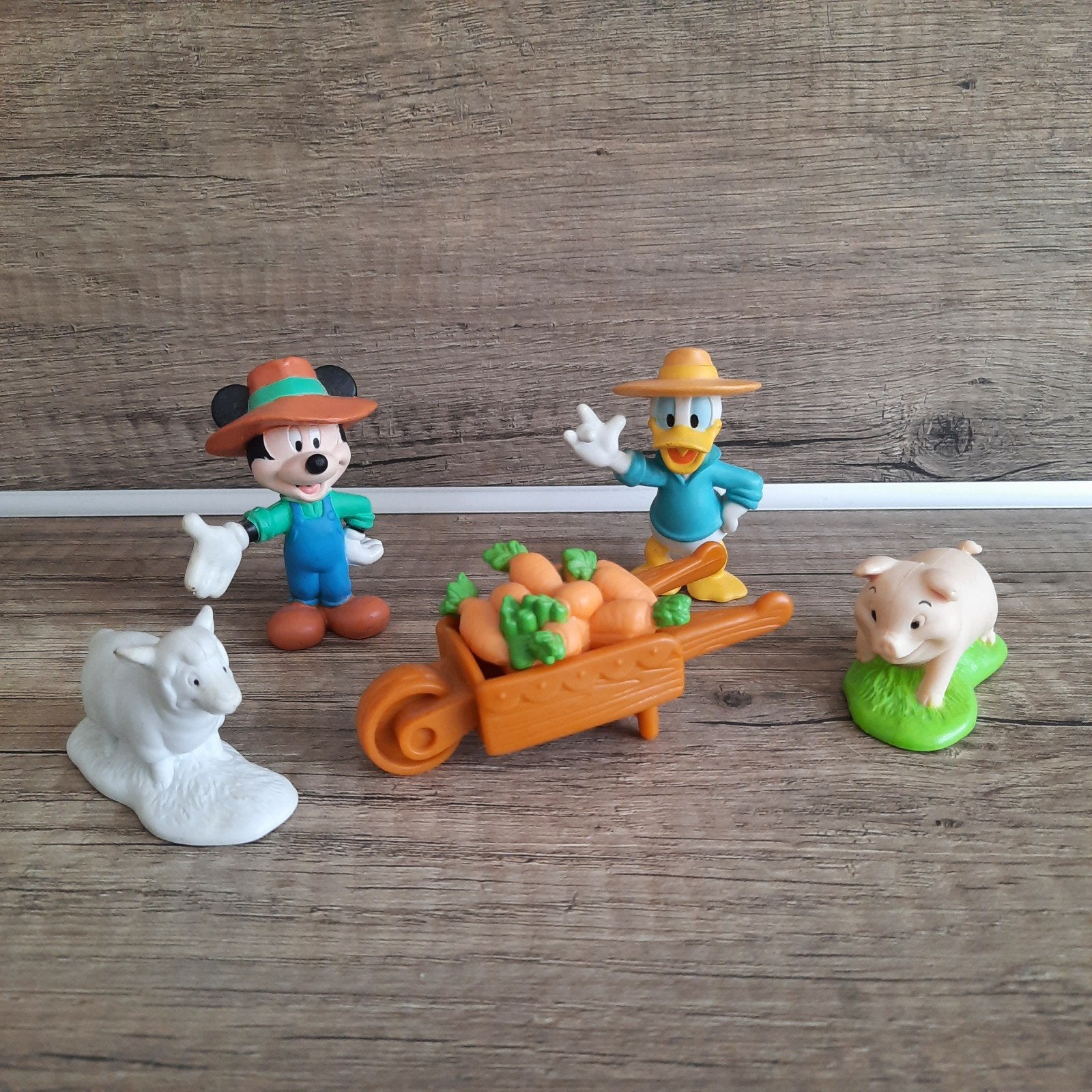 Walt Disney Donald Duck Mickey Mouse boer, Ophalen of Verzenden, Donald Duck, Nieuw, Beeldje of Figuurtje
