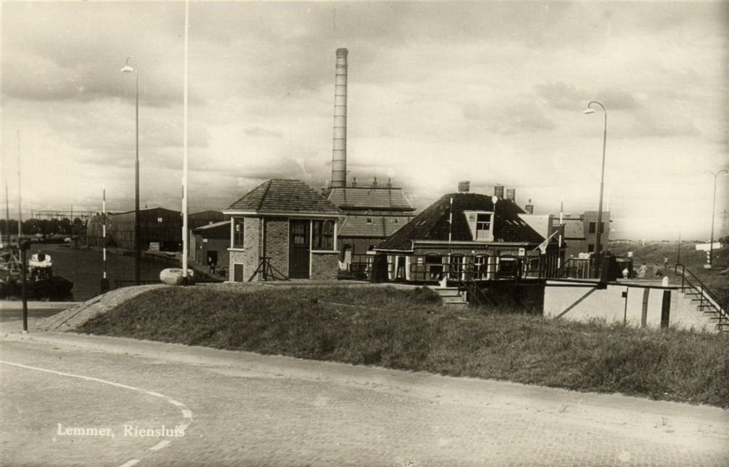 Lemmer, Riensluis - ongelopen, Verzenden, 1940 tot 1960, Ongelopen, Friesland