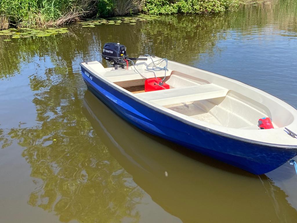Vandaag varen? Dat kan. Boot met 4pk Tohatsu motor., Watersport en Boten, Motorboten en Motorjachten, Ophalen, Zo goed als nieuw