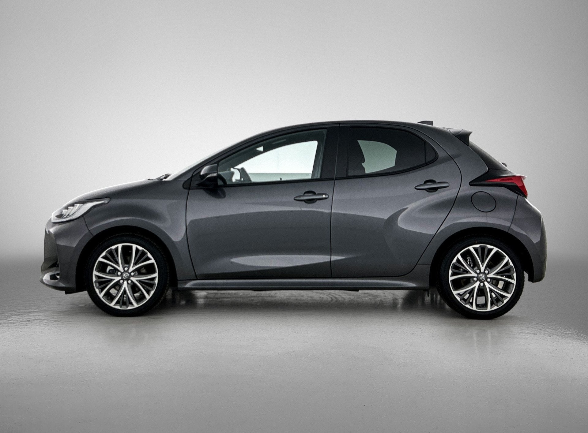 Toyota Yaris 1.5 Hybrid 130 Executive | BTW voertuig | Stoel, 12 maanden, 450 kg, Gebruikt, 23 km/l