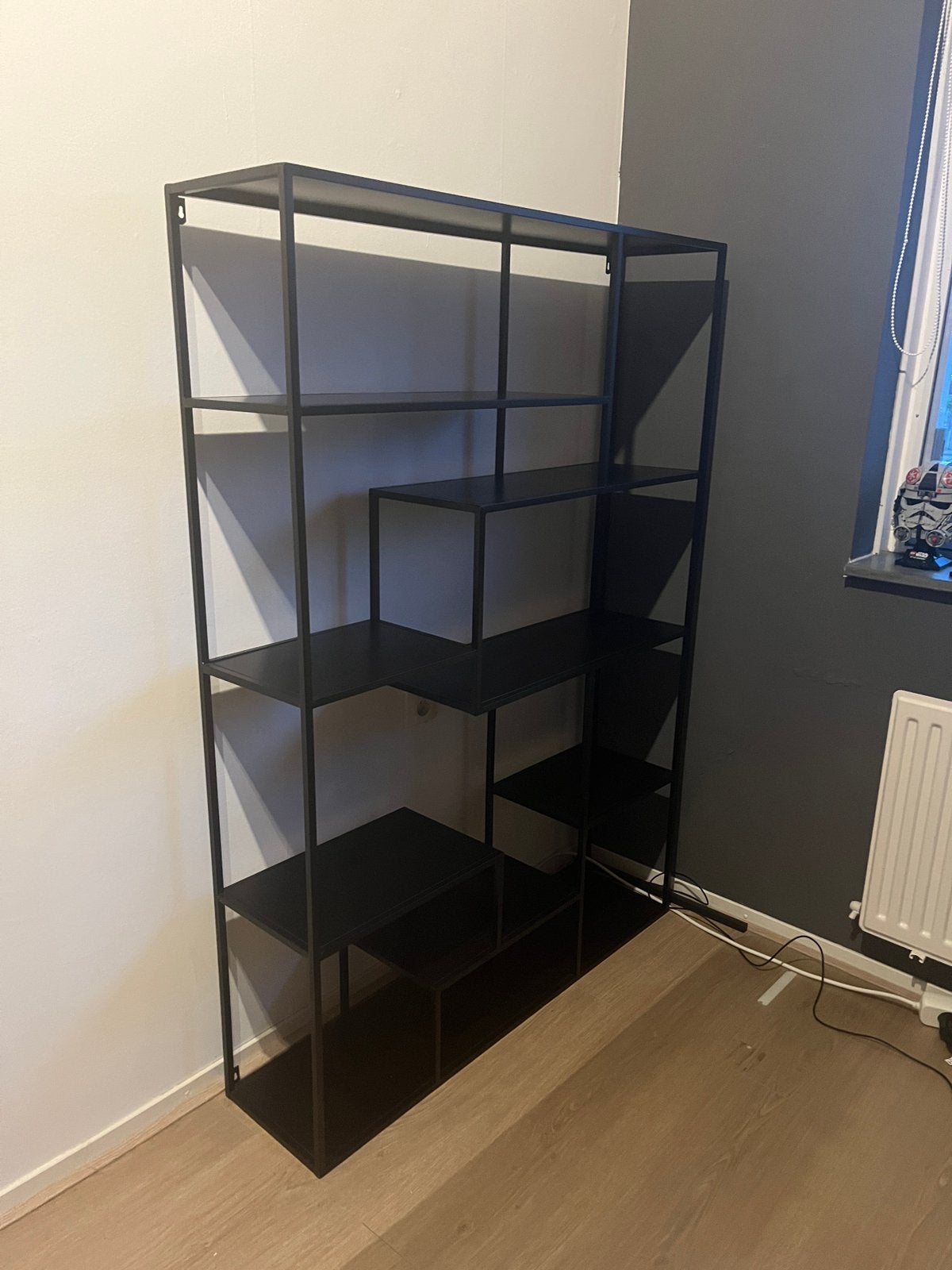 Metalen wandkast zwart