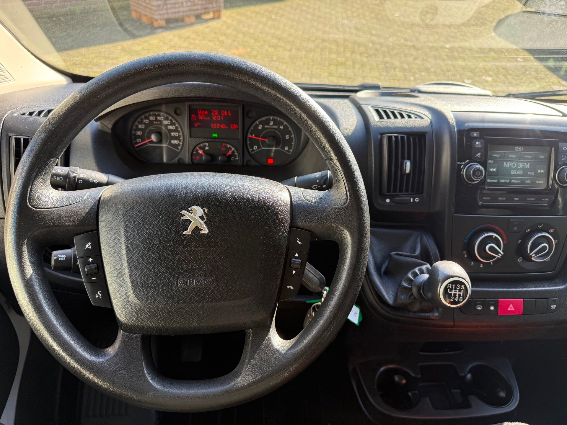 Peugeot Boxer 333 2.0 BlueHDI L1H2 euro 6 optioneel sortimo, Auto's, Voorwielaandrijving, Gebruikt, Euro 6, 4 cilinders