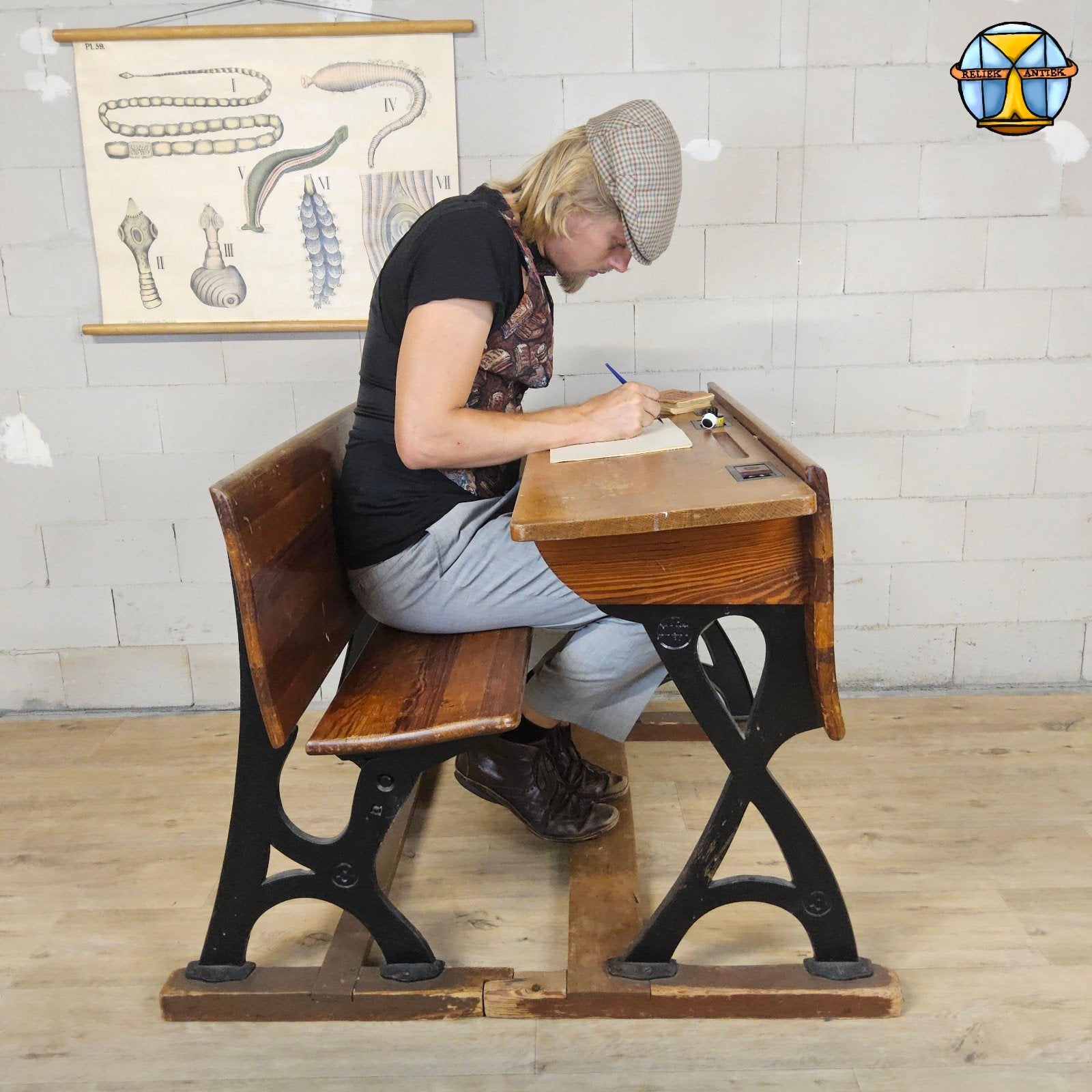 Antieke lessenaar/ schoolbank (1920) gietijzer De mark Breda, Antiek en Kunst, Antiek | Meubels | Stoelen en Banken, Ophalen of Verzenden