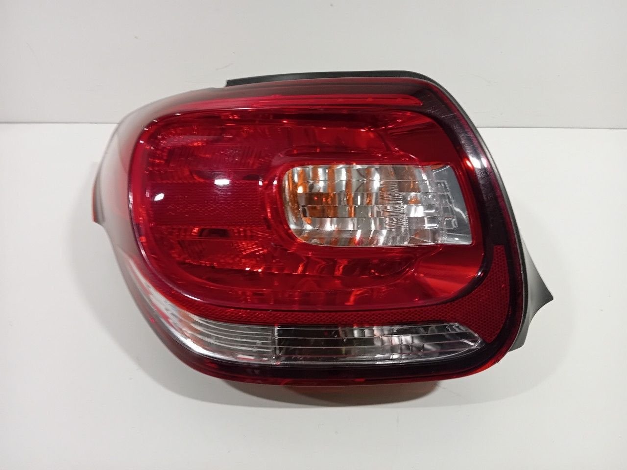 Achterlicht links buiten Citroën DS3, Auto-onderdelen, Verlichting, Citroën, Gebruikt, Herkomst onderdeel bekend, 12 maanden garantie