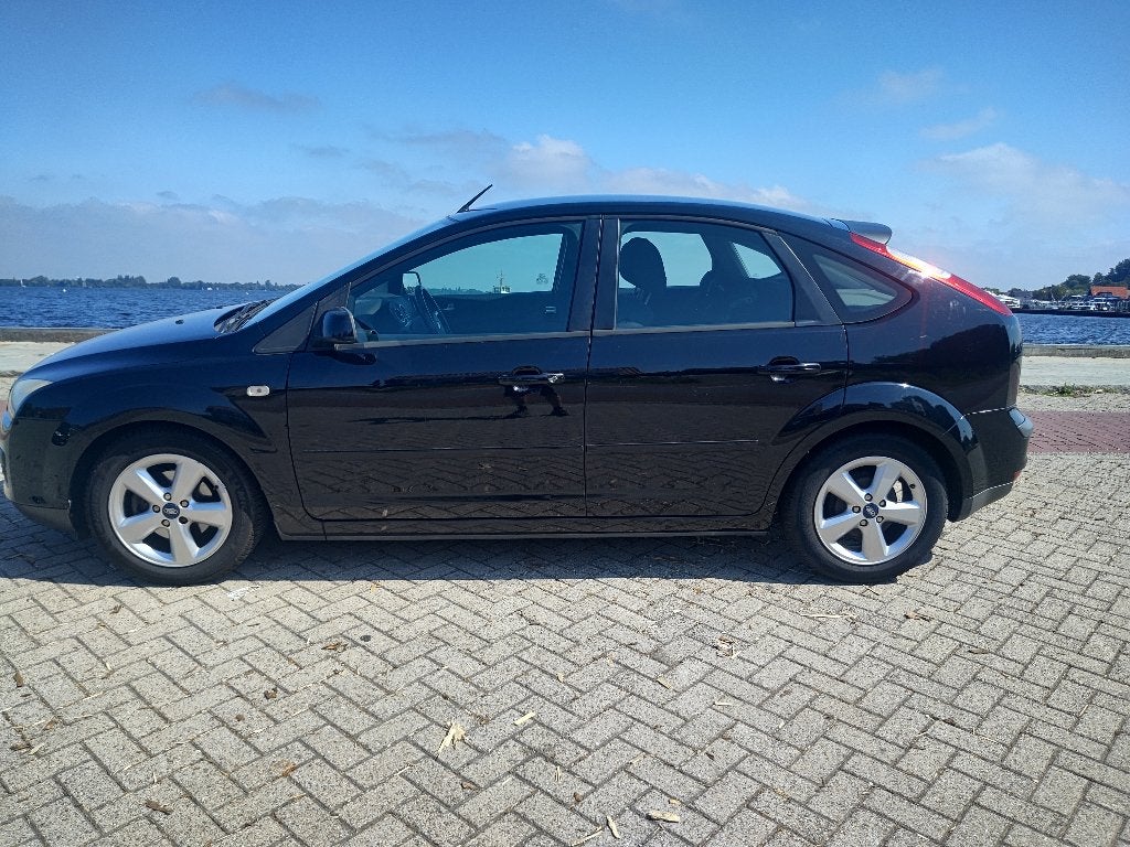 Ford Focus 1.6 74KW 5D 2007 Zwart, Auto's, 1596 cc, Zwart, 4 cilinders, 620 kg