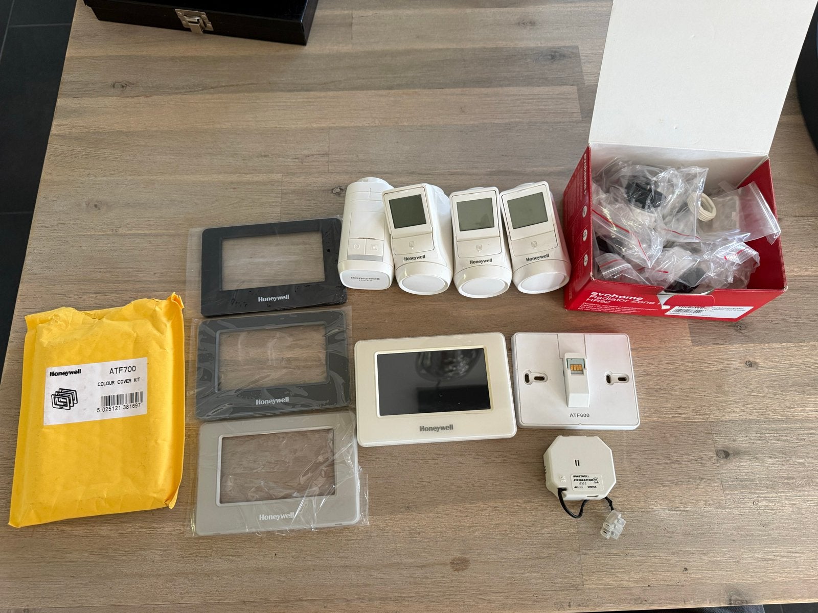 Honeywell Evohome wifi, HCE80, HR92, BDR91, MT4-230-NC - Set, Ophalen of Verzenden, Slimme thermostaat, Gebruikt