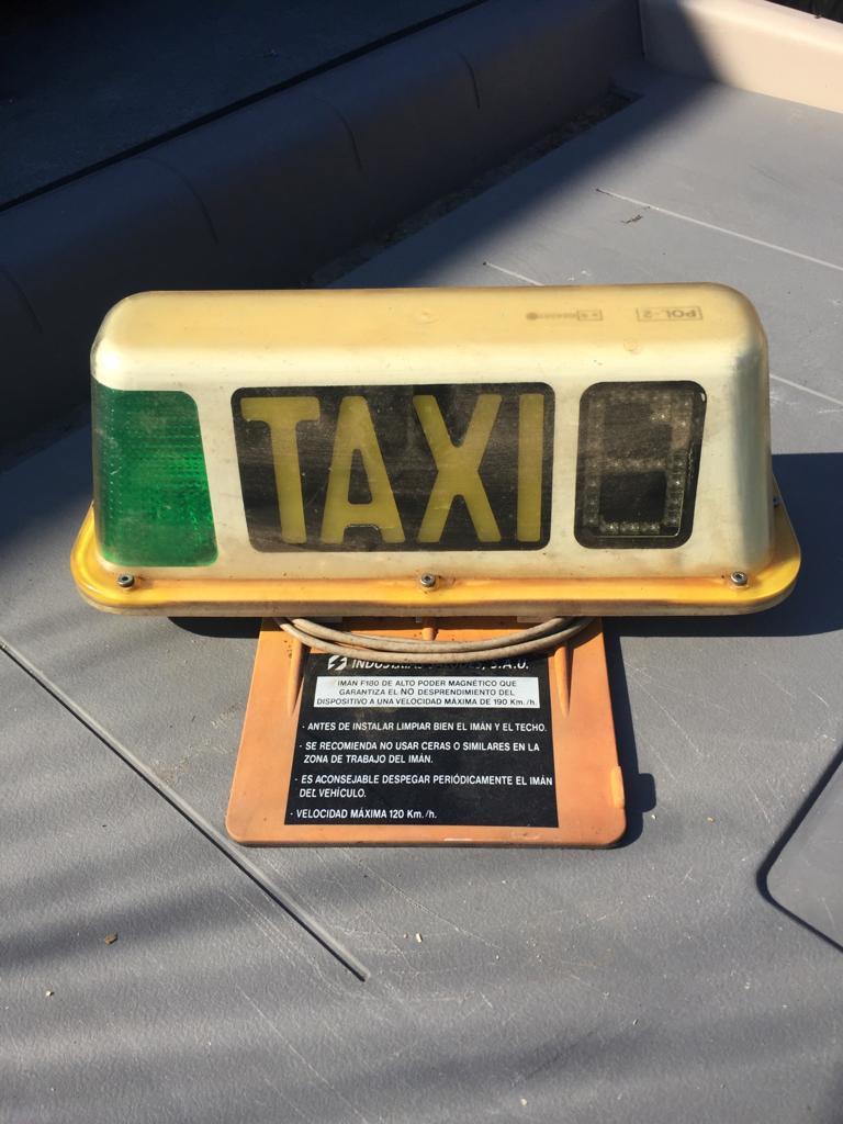 Taxi vervoer lichtbak (klassiek) uit Spanje met magneetplaat, Ophalen
