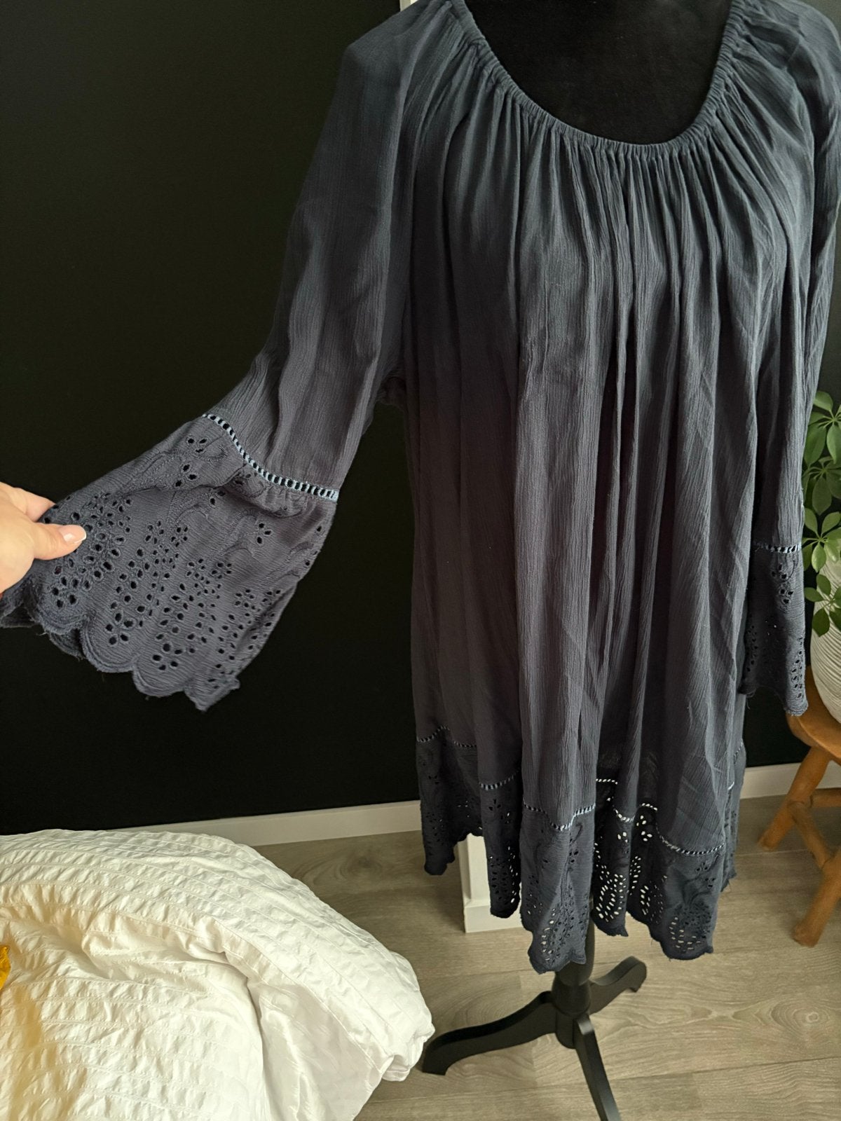 Donkerblauwe jurk met broderie - Maat 46/48 (XL), Blauw, Maat 46/48 (XL) of groter, Ophalen of Verzenden, Zo goed als nieuw