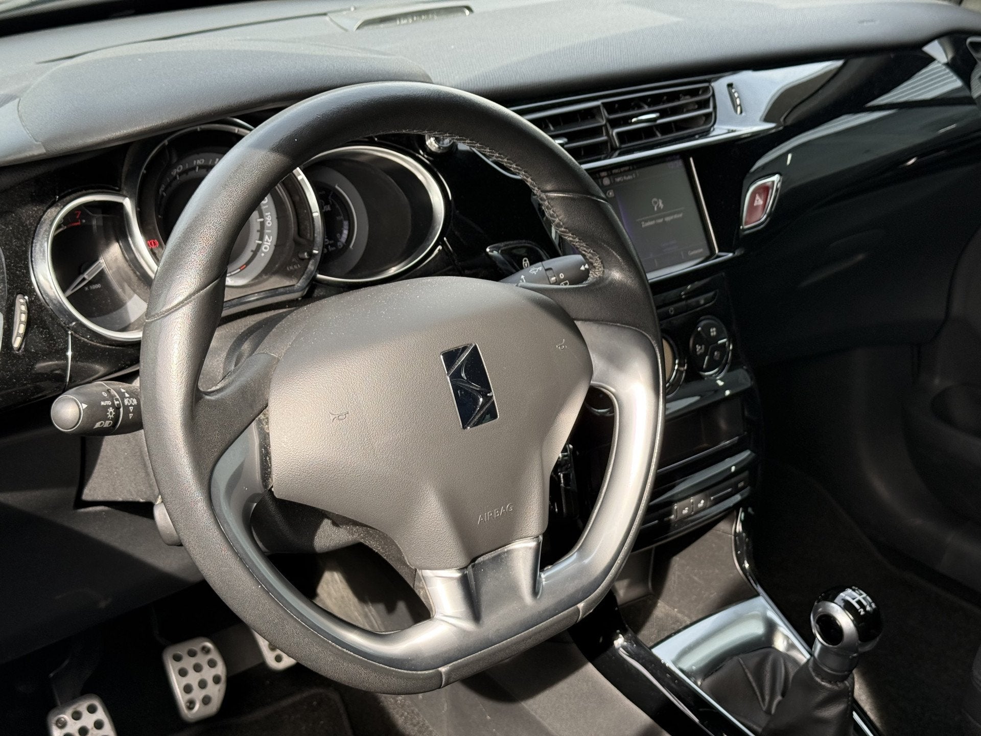 DS DS 3 1.2 PureTech Business | RIJKLAAR | NAP | Navi, Voorwielaandrijving, Gebruikt, 1199 cc, Parkeersensor