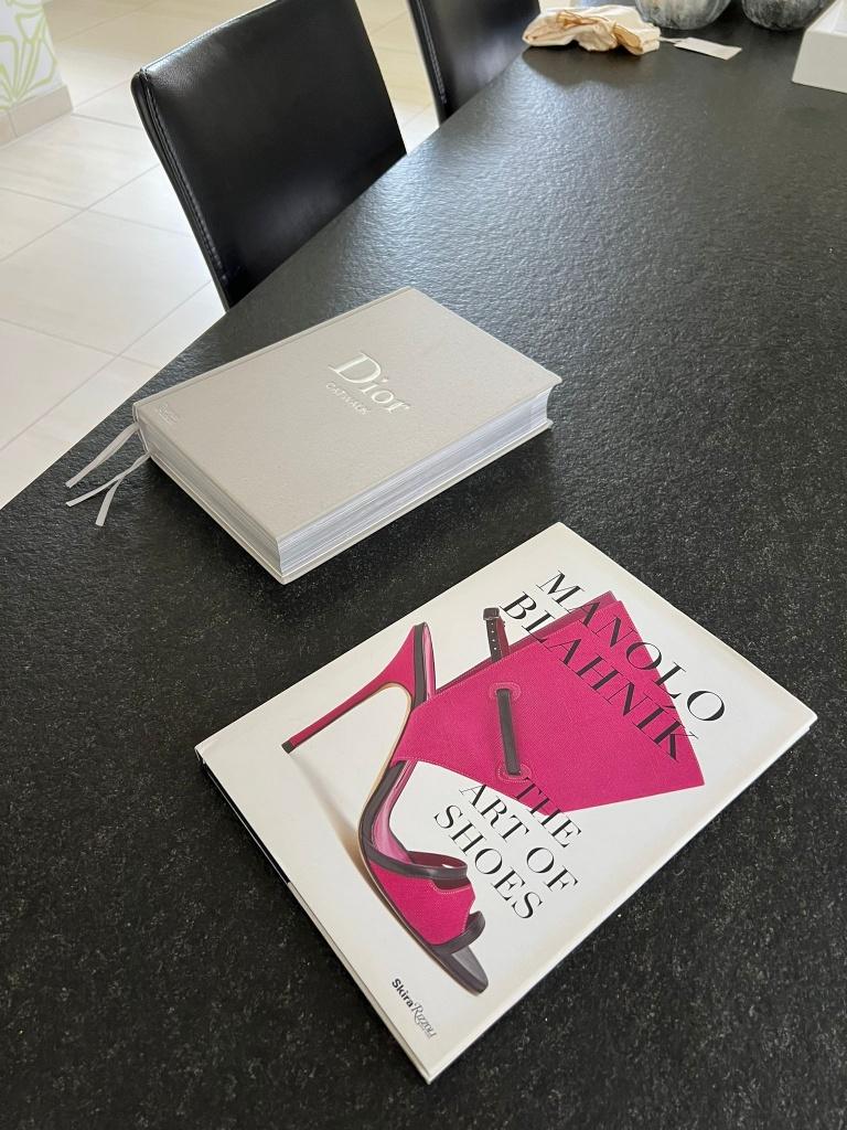 Dior & Manolo Blahnik boeken-luxe fashion coffee table books, Ophalen of Verzenden, Zo goed als nieuw, Hout