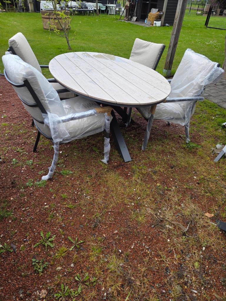 GARDEN IMPRESSIONS TUINSET TAFEL MET 4 STOELEN, Ophalen, Nieuw