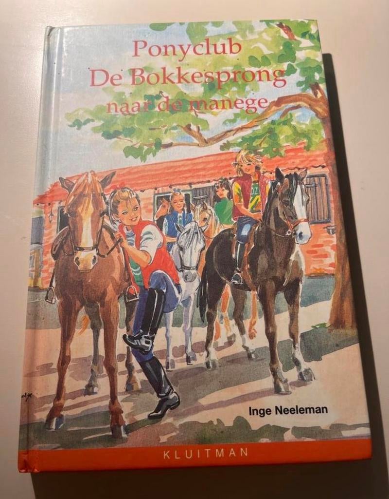 Ponyclub De Bokkesprong Naar de Manege - Inge Neeleman, Boeken, Ophalen of Verzenden, Zo goed als nieuw, Inge Neelman, Fictie algemeen