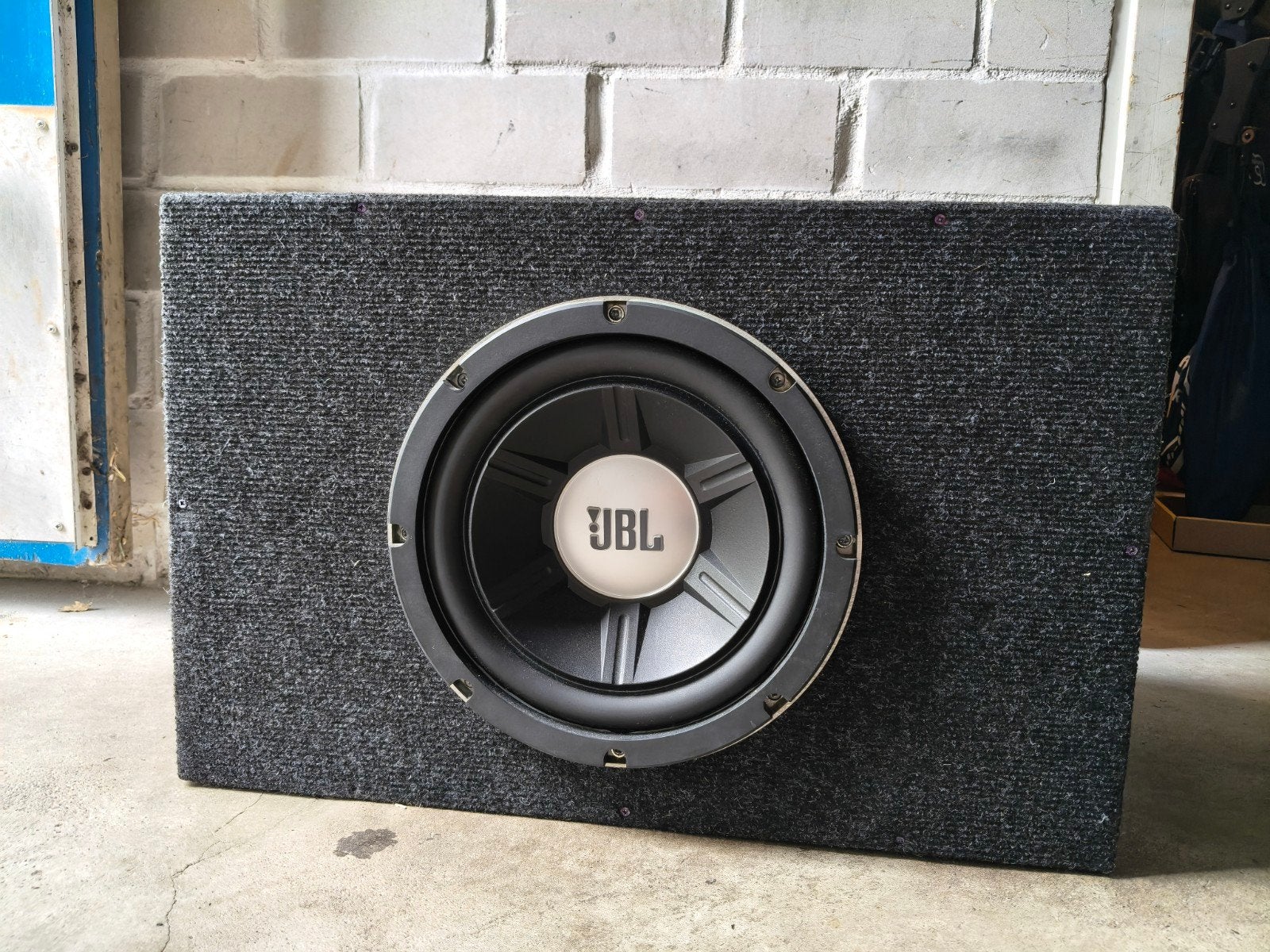 JBL Subwoofer met Custom Kist - Werkt perfect!, Auto diversen, Ophalen, Gebruikt